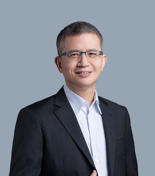 Max Cheng - 最高経営責任者（CEO）